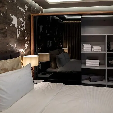 Deluxe Vision * Varna